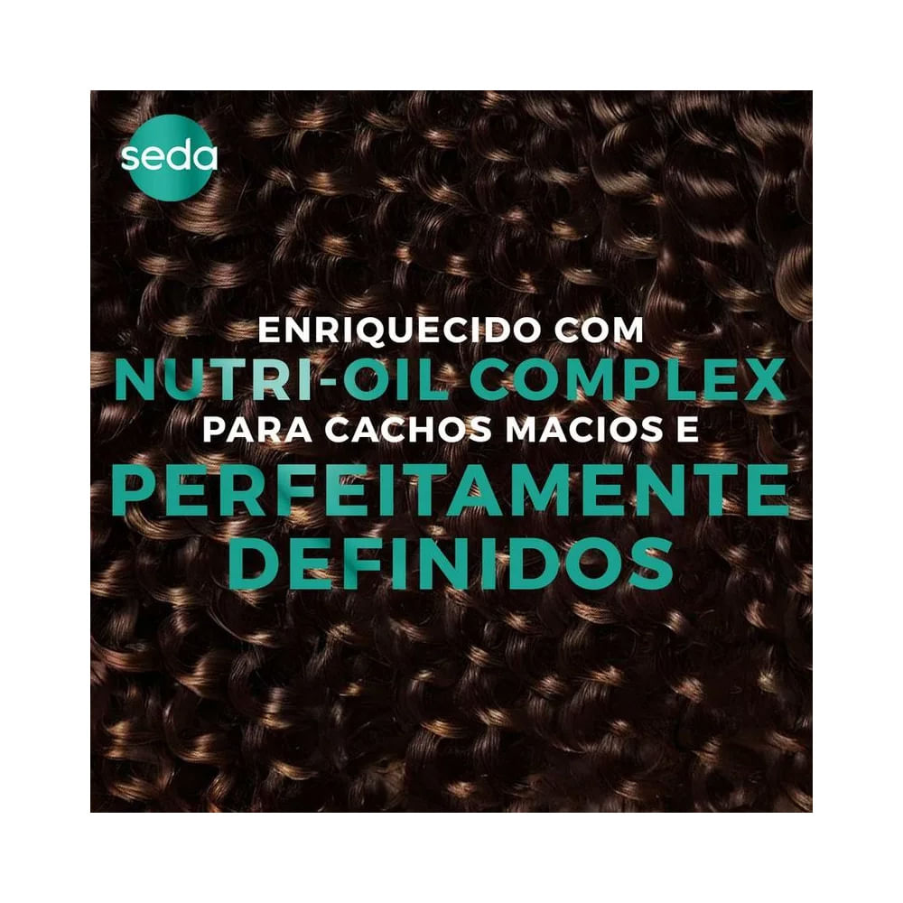Cachos castanhos escuros definidos com Máscara de Tratamento Seda Cachos Definidos 300g