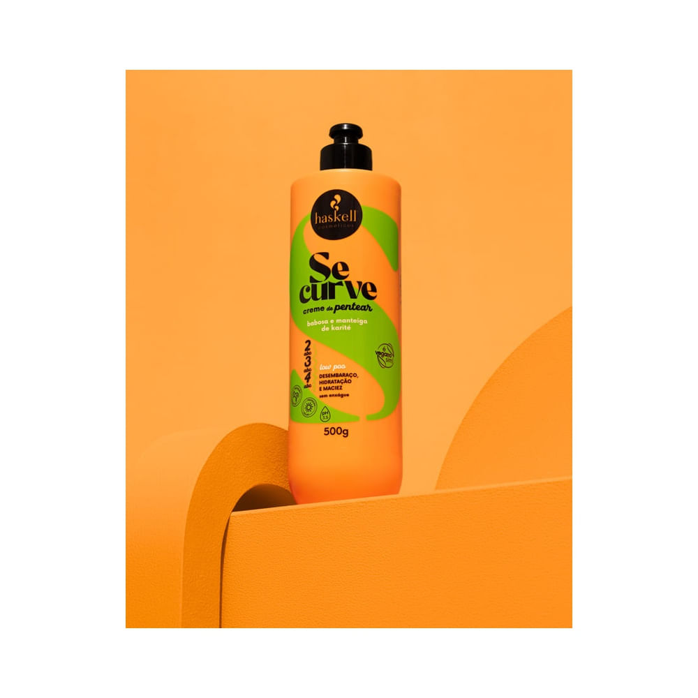 Creme para Pentear Haskell Se Curve 500g sobre fundo laranja