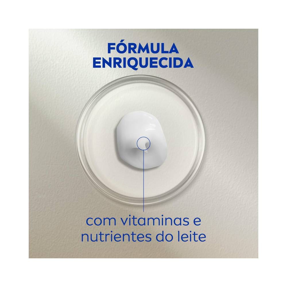 Sabonete em barra Nivea Pure Milk Sensitive 90g em recipiente transparente com destaque para fórmula enriquecida