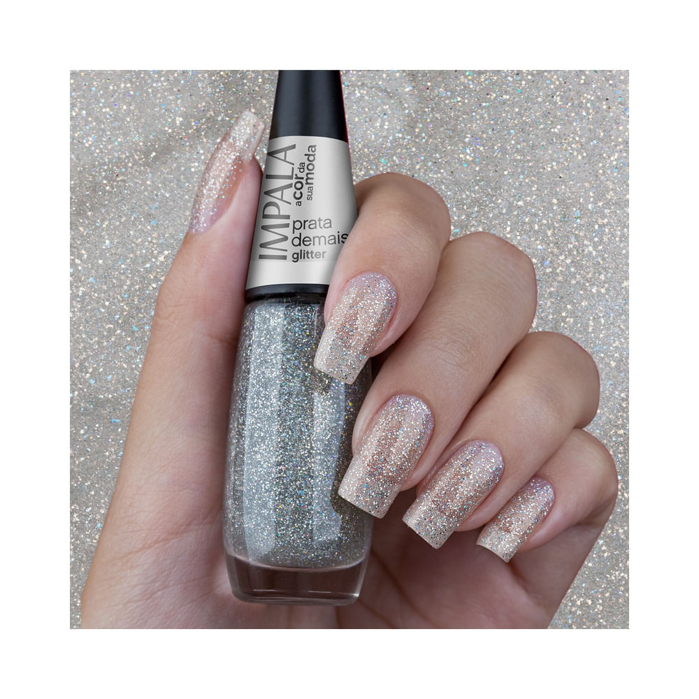 Frasco do Esmalte Impala A Cor da Sua Moda Prata Demais com brilho glitter